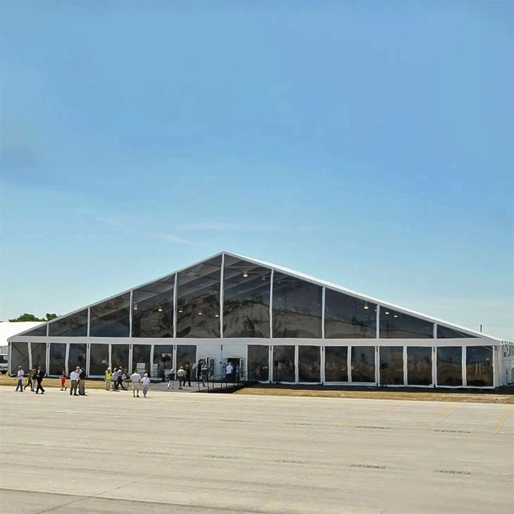 Tent Taispeántais