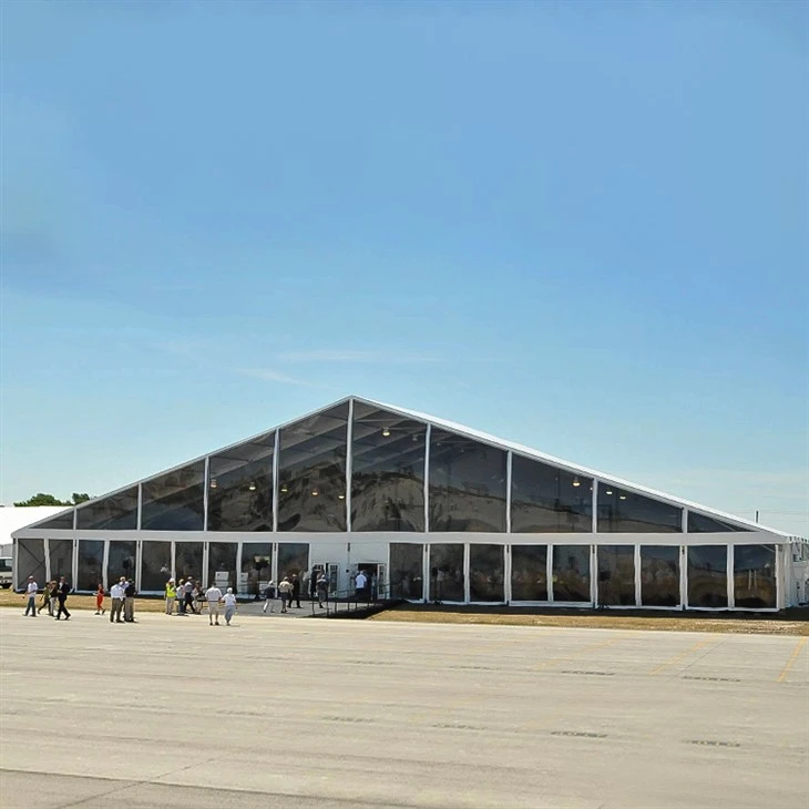 Tent Taispeántais